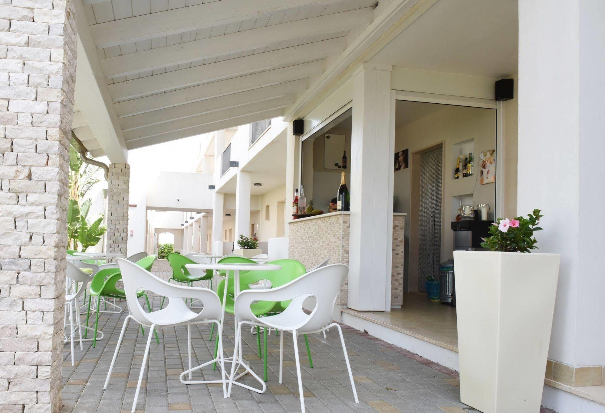 Donnosanto Residence Torre Santa Sabina Ngoại thất bức ảnh